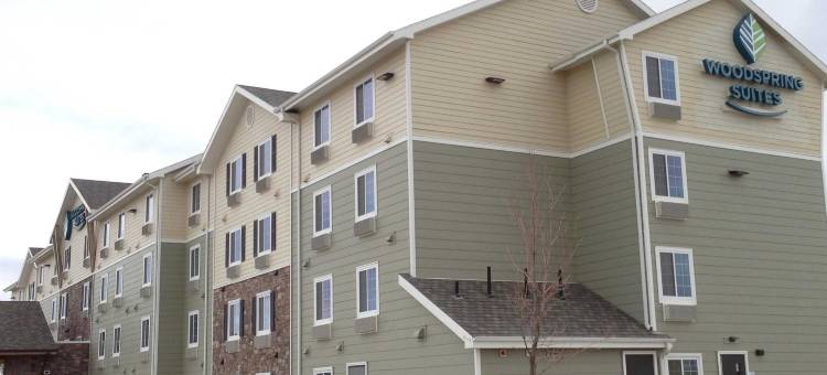 沃特福德市郊区开放式客房酒店(Suburban Studios Watford City)图片