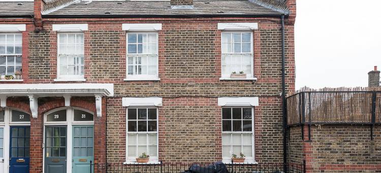 巴特西传统 2 居花园别墅(Traditional 2Br Garden Flat in Battersea)图片