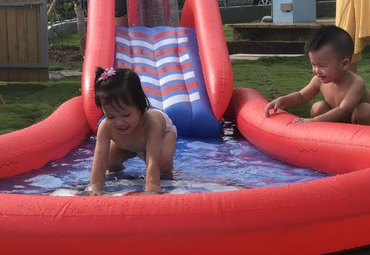 Mooning the Hill Hotel Overview