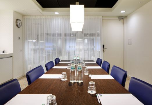 Holiday Inn Express ROTTERDAM - CENTRAL STATION by IHG Hotel Overview