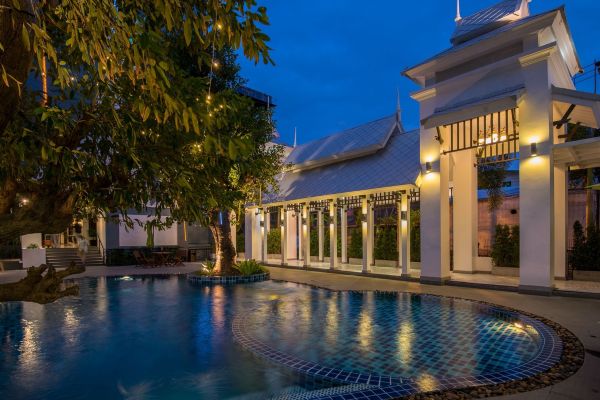 Bay Beach Resort Hotel Overview