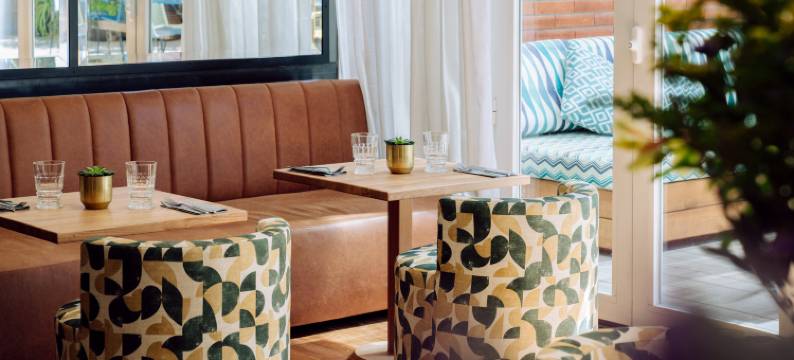 时髦&精简天鹅绒住宿(Chic & Basic Velvet)图片