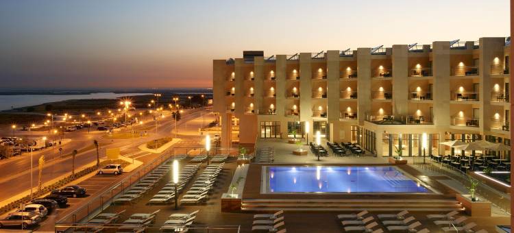 瑞尔玛丽娜滨海酒店(Real Marina Residence)图片