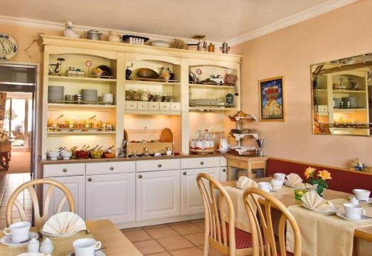 Maris Hotel Overview