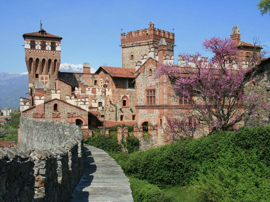 帕沃内城堡酒店