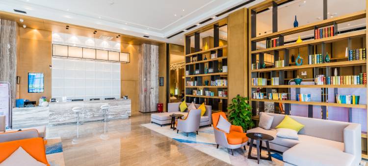 丽呈朗誉酒店(茂名信宜教育城流云阁观光塔店)图片