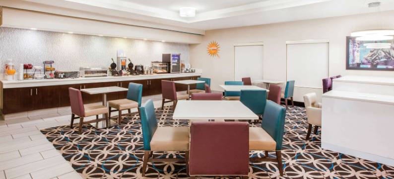 弗洛伦斯辛辛那提机场拉昆塔温德姆套房酒店(La Quinta Inn & Suites by Wyndham Cincinnati Airpt Florence)图片