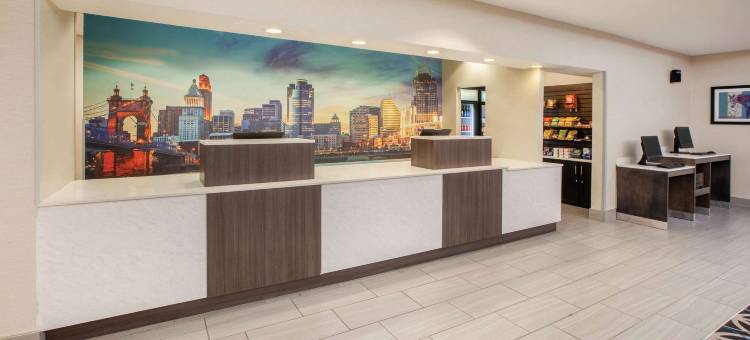 弗洛伦斯辛辛那提机场拉昆塔温德姆套房酒店(La Quinta Inn & Suites by Wyndham Cincinnati Airpt Florence)图片