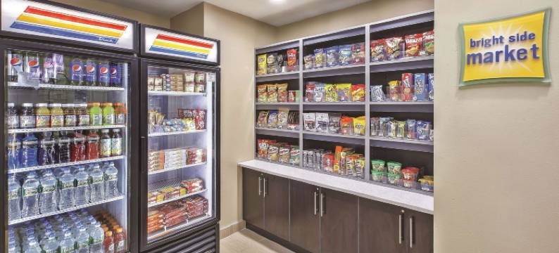 尼亚加拉瀑布拉昆塔温德姆套房酒店(La Quinta Inn & Suites by Wyndham Niagara Falls)图片