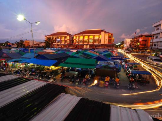 斯麗蘇克薩特城市酒店