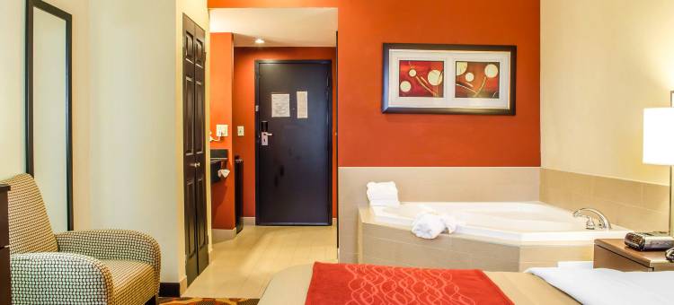 新坎伯兰哈里斯堡拉昆塔温德姆套房酒店(La Quinta Inn & Suites by Wyndham New Cumberland-Harrisburg)图片