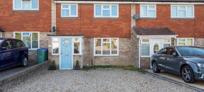 Fabulous 3-Bed House, Close to Station图片