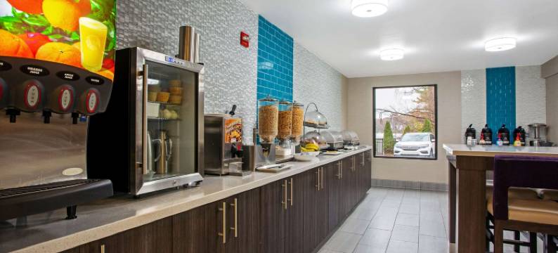 拉德福德拉昆塔温德姆酒店(La Quinta Inn by Wyndham Radford)图片