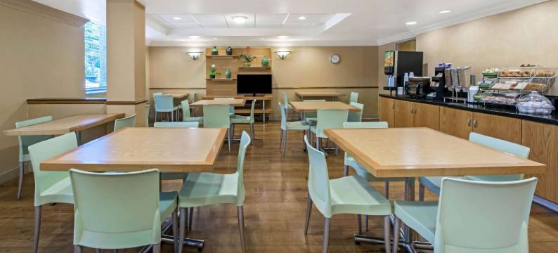 西棕榈滩机场拉昆塔温德姆套房酒店(La Quinta Inn & Suites by Wyndham West Palm Beach Airport)图片