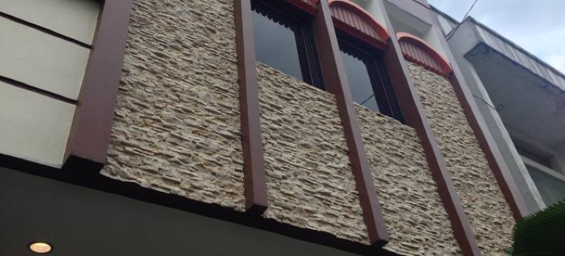 班塔尔古灵新市场酒店(Bantal Guling Pasar Baru)图片