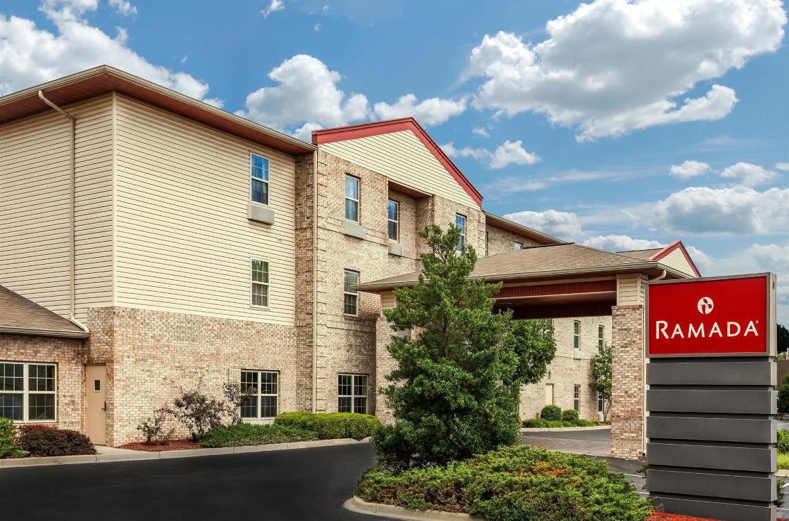 Discount [75% Off] Ramada Louisville Expo Center United States | L