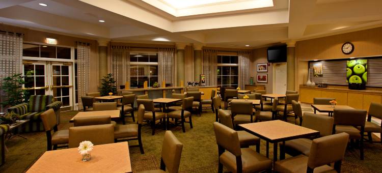格林斯伯勒拉昆塔温德姆套房酒店(La Quinta Inn & Suites by Wyndham Greensboro NC)图片