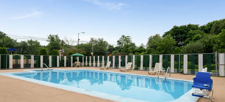 雷纳姆汤顿凯艺酒店(Quality Inn Raynham - Taunton)图片