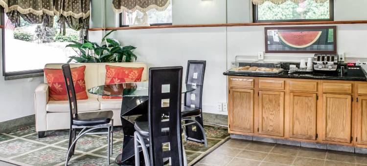 克拉克斯萨米特 - 斯克兰顿的伊克诺旅馆(Econo Lodge)图片