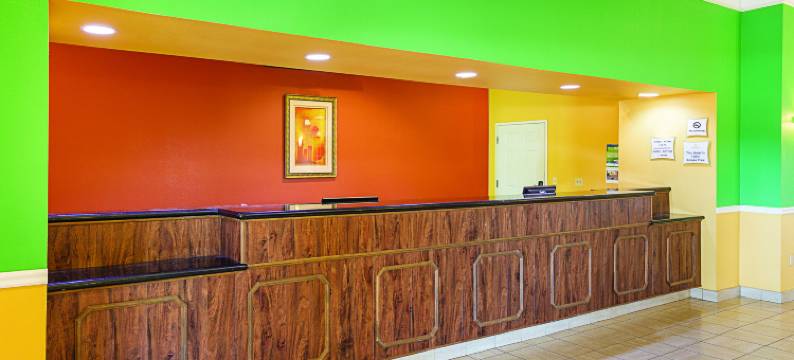 布伦纳姆呗盟酒店(Baymont by Wyndham Brenham)图片