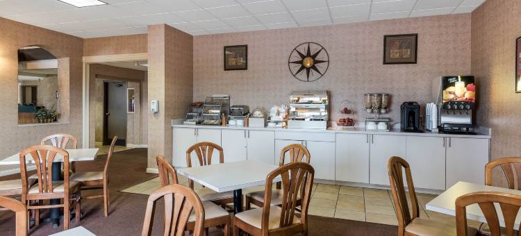 崔德尔菲亚威灵伊康套房旅馆(Econo Lodge Inn & Suites Triadelphia - Wheeling)图片