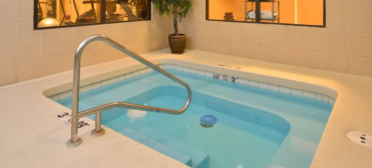 杰斐逊城凯艺套房酒店(Quality Inn & Suites - Jefferson City)图片