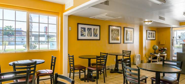 巴顿威洛贝克斯菲尔德经济旅馆I-5(Economy Inn Buttonwillow Bakersfield I-5)图片