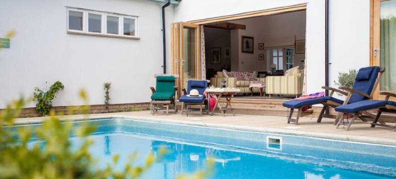 牧师别墅和游泳池屋(Vicarage House & Pool House)图片