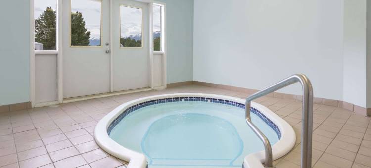 戈尔登温德姆速8酒店(Super 8 by Wyndham Golden)图片