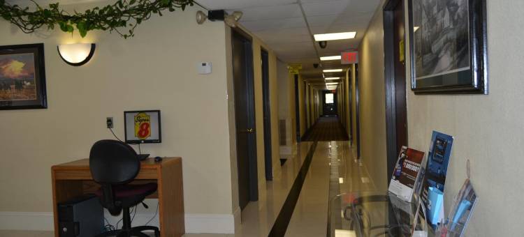 苏尔胡尔温德姆速8酒店(Super 8 by Wyndham Sulphur)图片