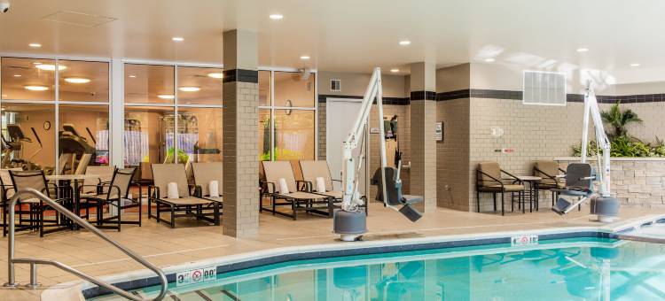 特拉弗斯城坎布里亚酒店(Cambria Hotel Traverse City)图片