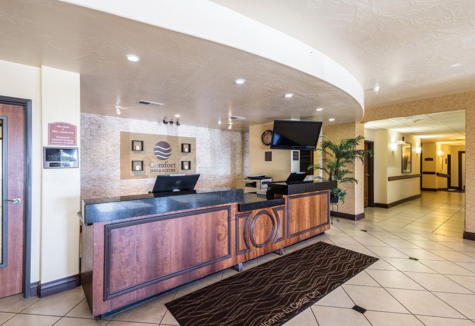 Comfort Inn & SuitesHotel Overview