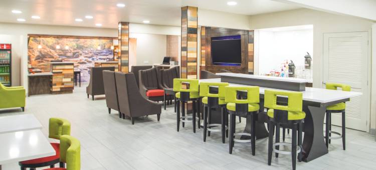 卡尔霍恩南 I-75 拉昆塔温德姆酒店(La Quinta Inn by Wyndham Calhoun South I-75)图片