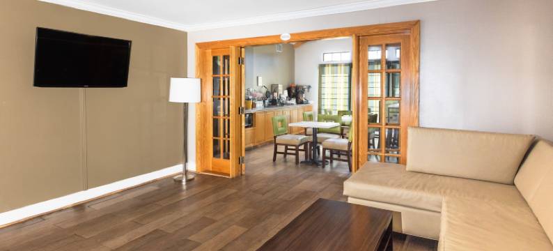 路易斯安那州奥佩卢萨斯 6 号开放式公寓套房酒店(Studio 6 Suites Opelousas, LA)图片