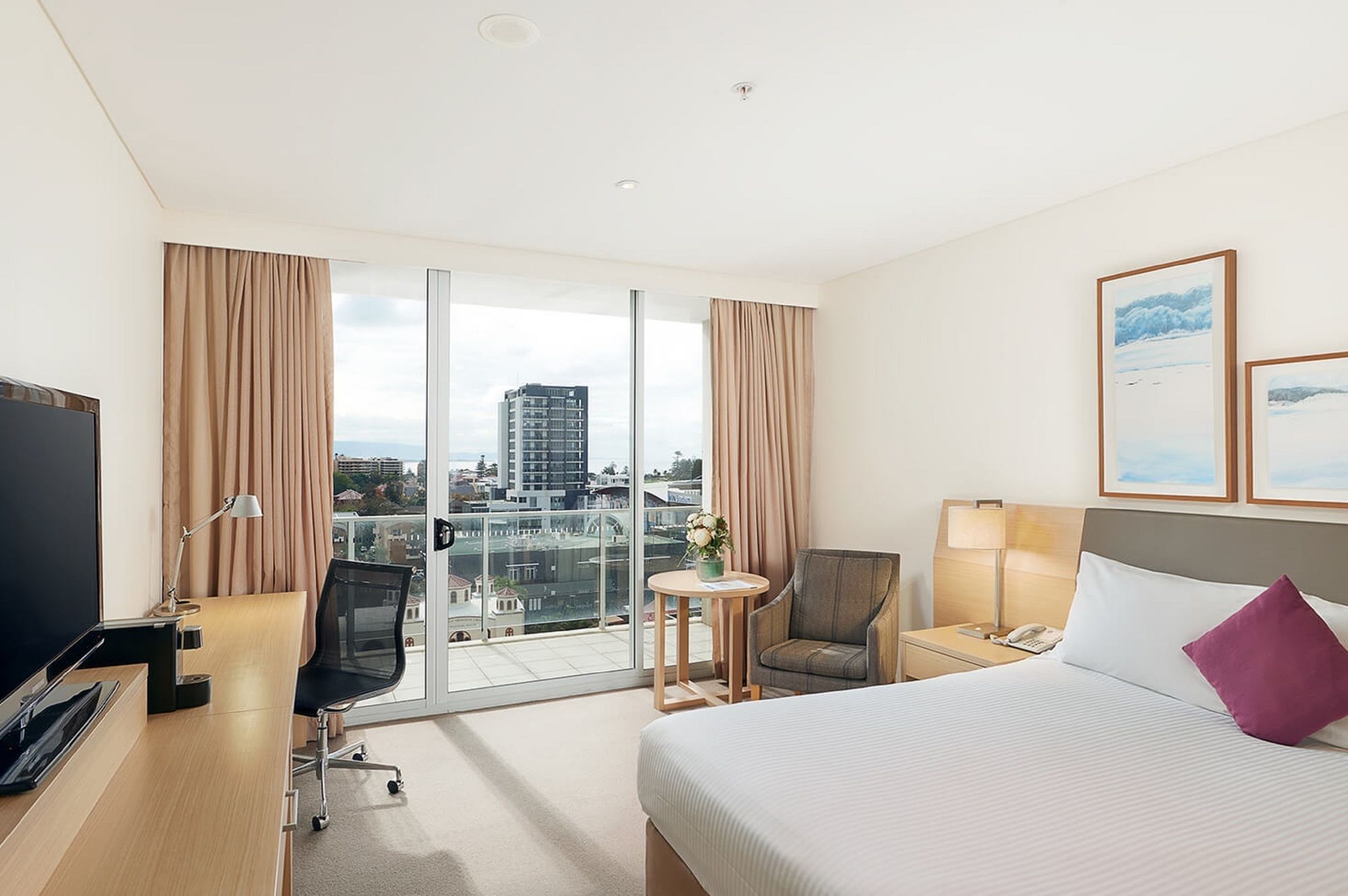 Sage Hotel Wollongong Over view