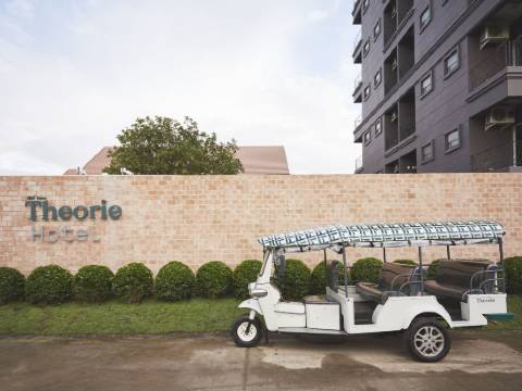 素坤逸107號特奧裏酒店