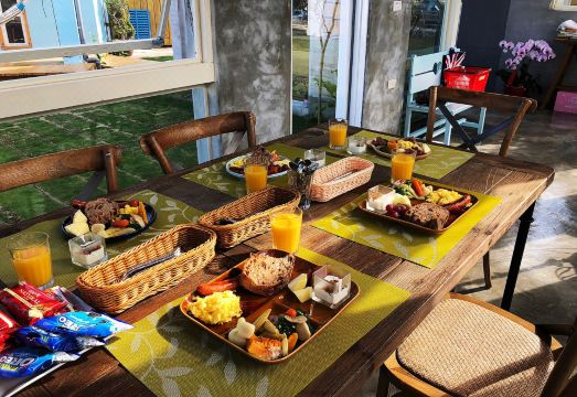 Mooning the Hill Hotel Overview