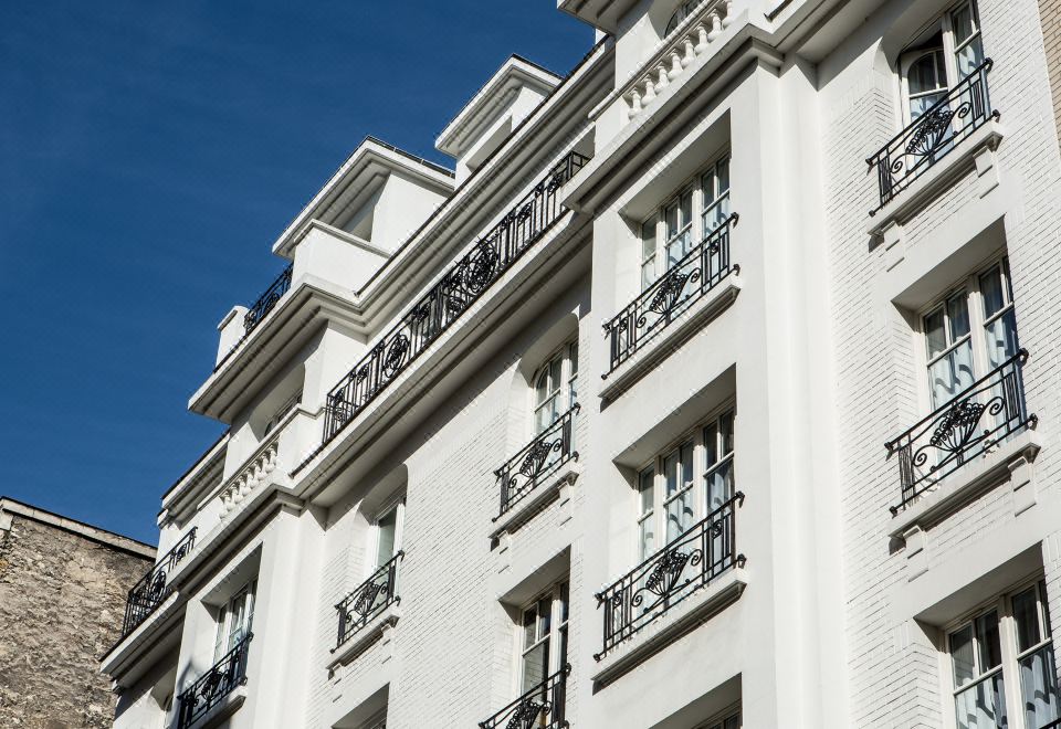 Le Général Hôtel Over view