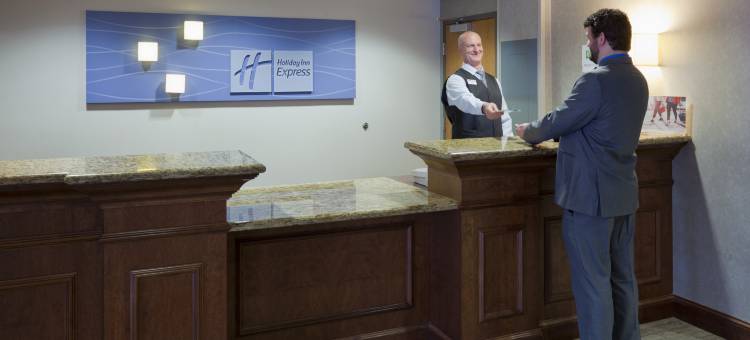 布卢明顿西智选假日套房酒店(Holiday Inn Express & Suites Bloomington - Mpls Arpt Area W)图片