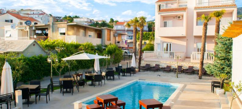 波兹塔纳海滩酒店(Beach Hotel Božikovina)图片