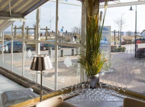 Maris Hotel Overview