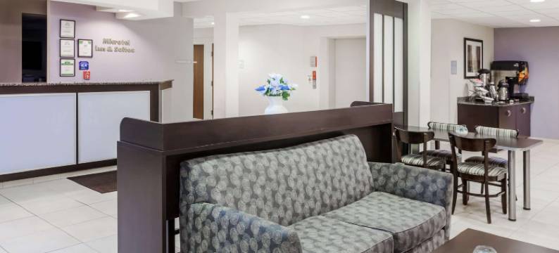 埃尔克哈特麦客达套房酒店(Microtel Inn & Suites by Wyndham Elkhart)图片