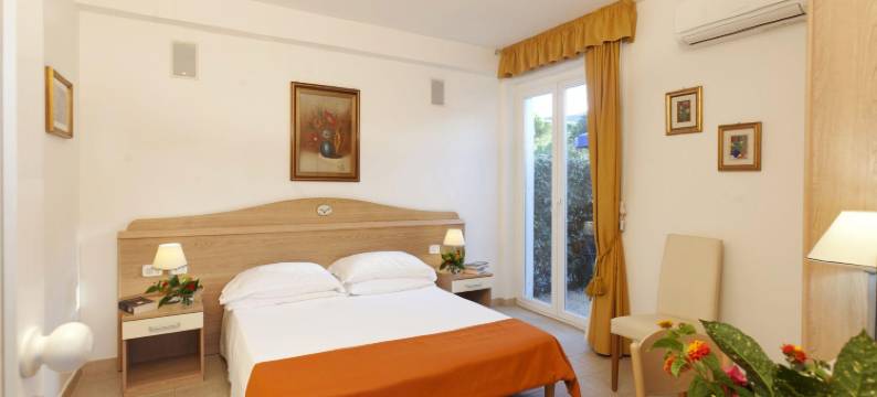 斯梅拉尔多别墅酒店(Hotel Villa Smeraldo)图片