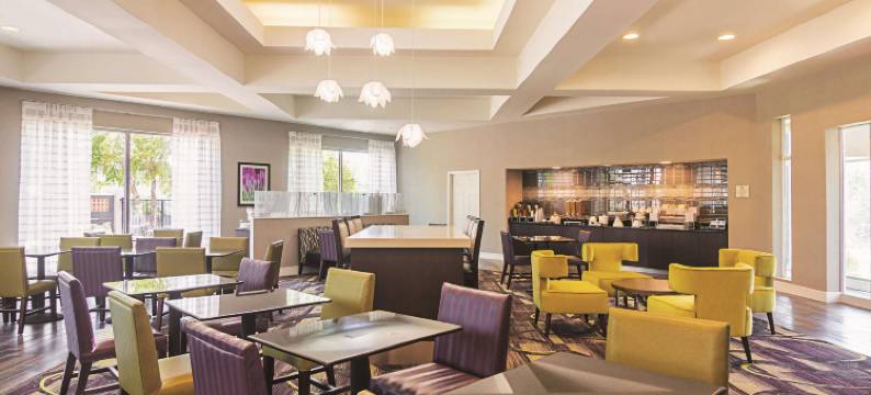 俄克拉何马城西北高速公路拉昆塔温德姆套房酒店(La Quinta Inn & Suites by Wyndham Oklahoma City - NW Expwy)图片