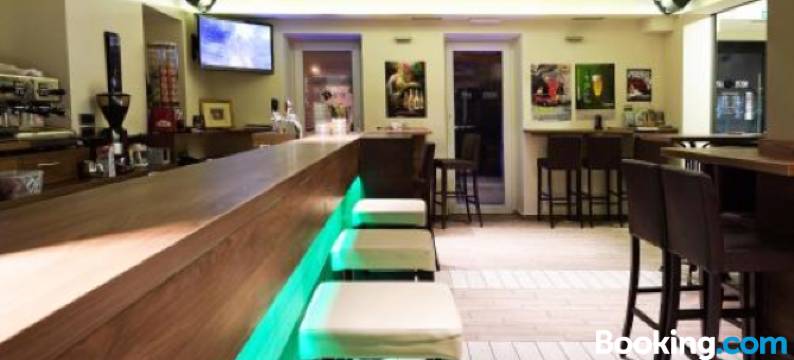 普拉斯卡费酒店(Hostel Plus Caffe)图片