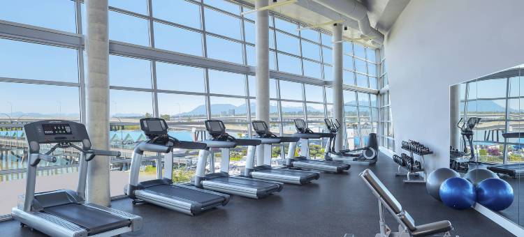 威斯汀温哥华机场沃尔中心酒店(The Westin Wall Centre, Vancouver Airport)图片