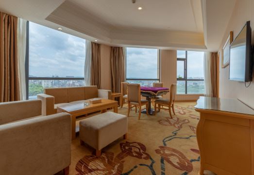 Vienna International Hotel (Yulin rongzhou bridge railway station shop ) Hotel Overview