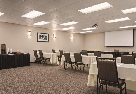 Country Inn & Suites by Radisson, Woodbury, MN Hotel Overview