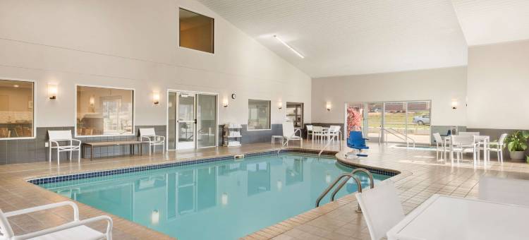 普拉特维尔乡村酒店及套房(Country Inn & Suites by Radisson, Platteville, WI)图片