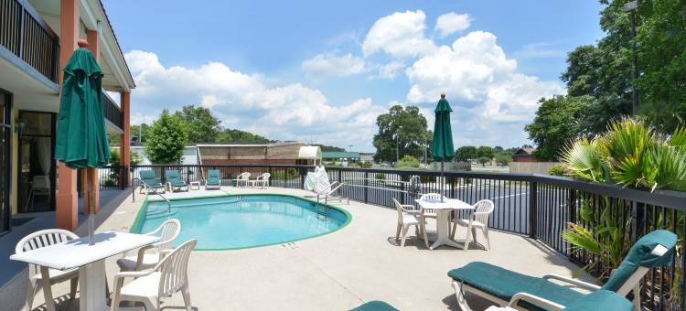 郊区开间海恩斯维尔 - 斯图尔特堡地区(Suburban Studios Hinesville - Fort Stewart Area)图片